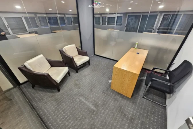 Tirane, jepet me qera zyre Kati 7, 200 m² 2.100 € (tregu elektrik)