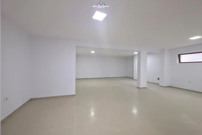 Tirane, jepet me qera dyqan Kati 0, 90 m² 840 € (kopshti botanik)