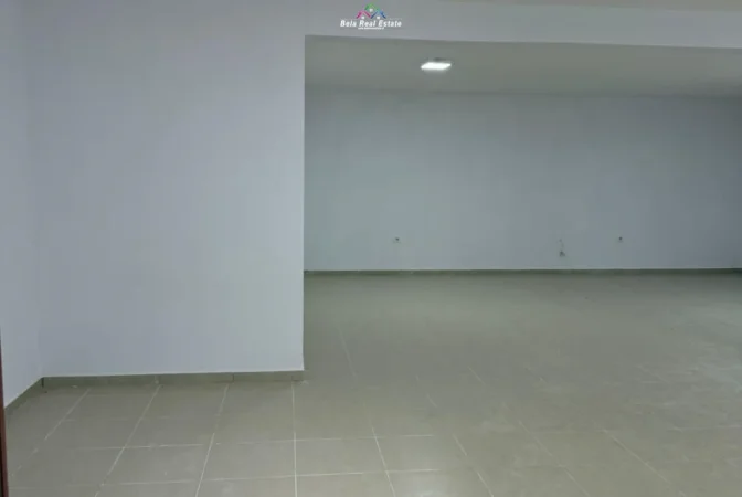 Tirane, jepet me qera dyqan Kati 0, 90 m² 840 € (kopshti botanik)