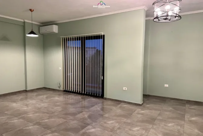 Tirane, jepet me qera zyre Kati 2, 70 m² 520 € (farmacia 10)