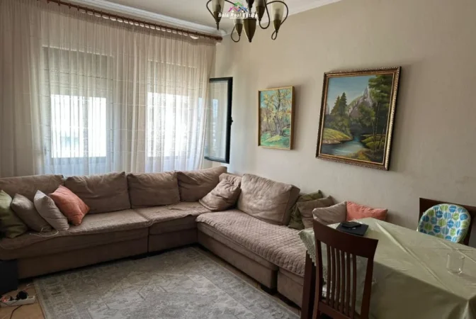 Tirane, jepet me qera apartament 2+1 Kati 5, 75 m² 480 € (fresku)