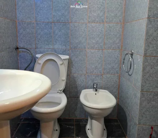 Tirane, jepet me qera apartament 2+1 Kati 5, 75 m² 480 € (fresku)