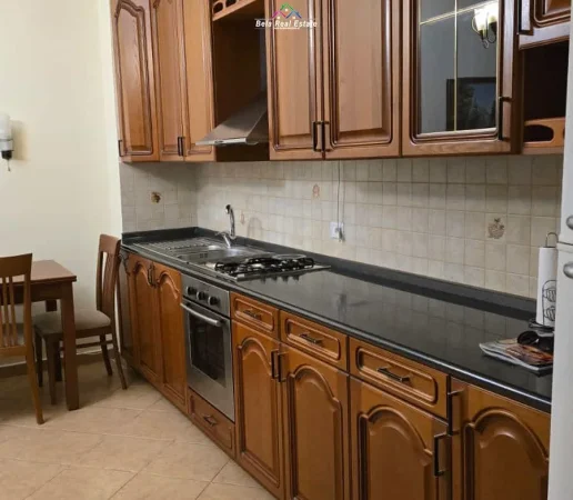 Tirane, jepet me qera apartament 2+1 Kati 5, 75 m² 480 € (fresku)