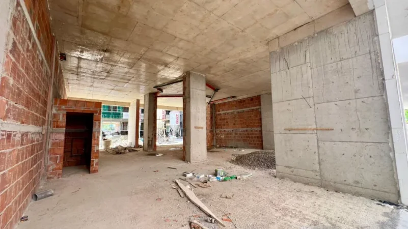 SHITET Ambient Biznesi : Open Space 232m² 📍Paskuqan (Space City Residence) - Buze Unaze (579,800€) || Vetrata te medha me xham🔥