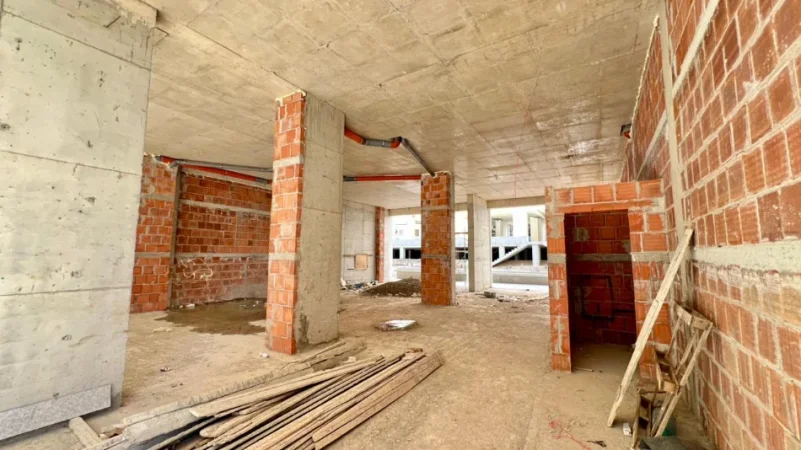 SHITET Ambient Biznesi : Open Space 232m² 📍Paskuqan (Space City Residence) - Buze Unaze (579,800€) || Vetrata te medha me xham🔥
