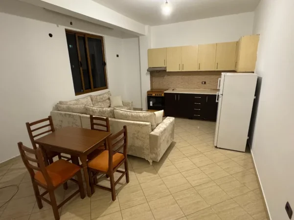 Tirane, jepet me qera apartament 1+1+Ballkon Kati 3, 65 m² 350 € (rruga 5 maji)
