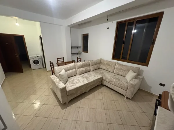 Tirane, jepet me qera apartament 1+1+Ballkon Kati 3, 65 m² 350 € (rruga 5 maji)