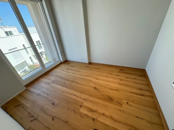 Tirane, shitet 3 Katshe , 200 m² (sauk)