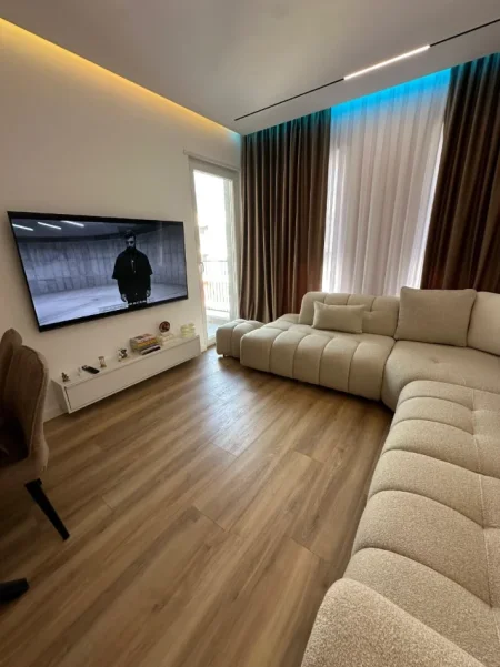 Tirane, shitet apartament 2+1+Ballkon Kati 8, 96 m² 145.000 € (Gryka Kacanikut)