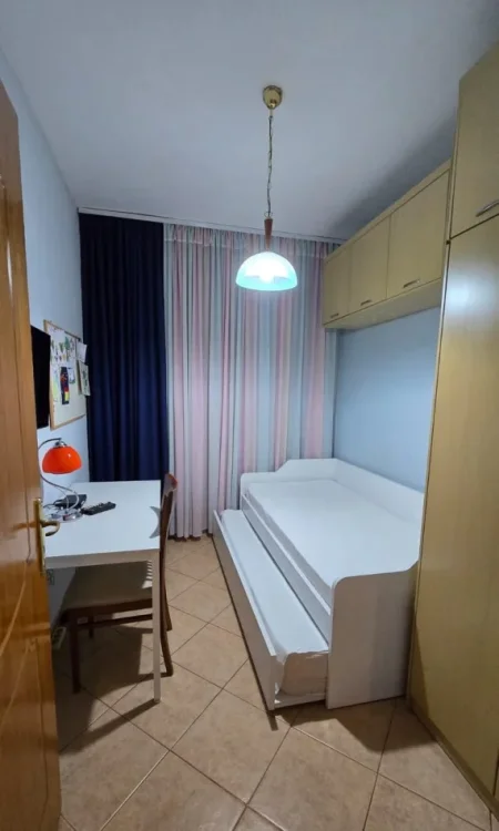 Tirane, jepet me qera apartament 2+1 Kati 5, 75 m² 450 € (Fresku)
