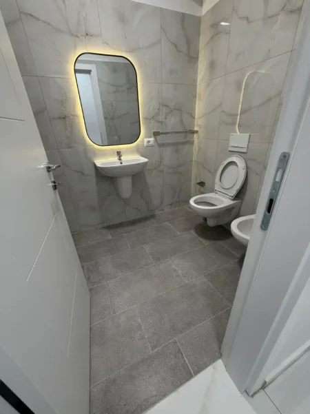 Tirane, jepet me qera apartament , 400 € (Dritan Hoxha)