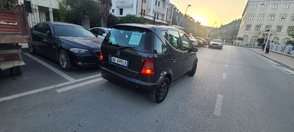 Berat, OKAZION – SHITEN 2 MJETE Mercedes-Benz Nafte, 3.200 €