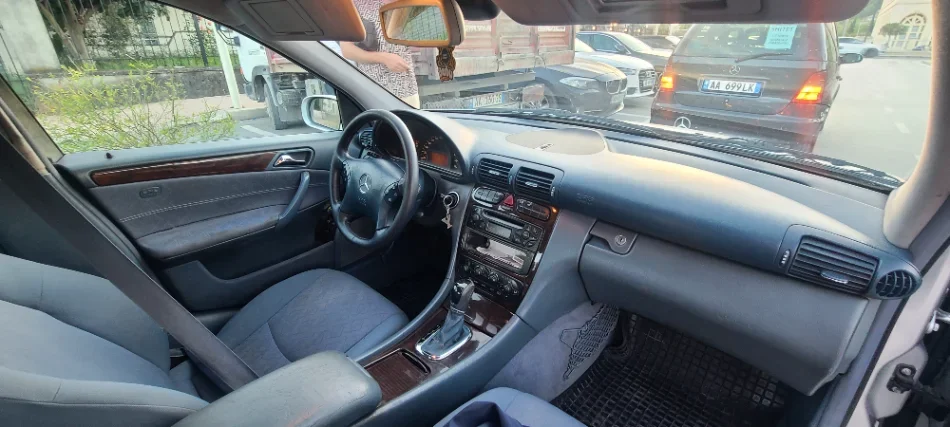 Berat, OKAZION – SHITEN 2 MJETE Mercedes-Benz Nafte, 3.200 €