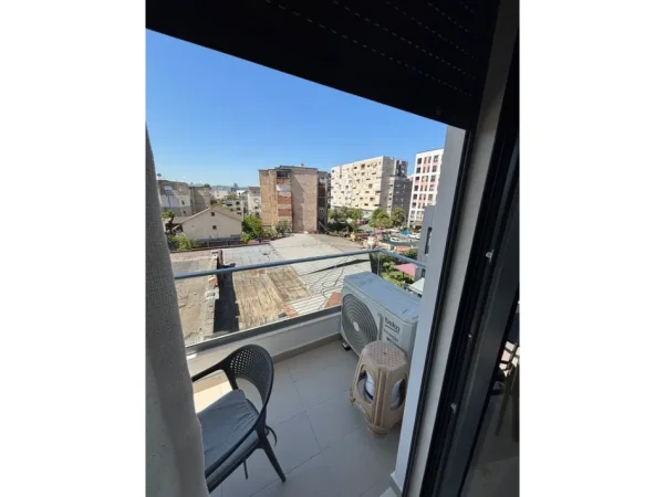 Tirane, jepet me qera apartament 2+1+Ballkon Kati 2, 102 m² 800 € (Porcelan)