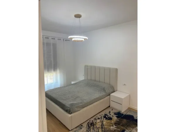 Tirane, jepet me qera apartament 2+1+Ballkon Kati 2, 102 m² 800 € (Porcelan)