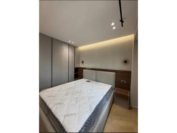 Tirane, jepet me qera apartament 1+1 Kati 4, 65 m² 1.000 € (myslym shyri)