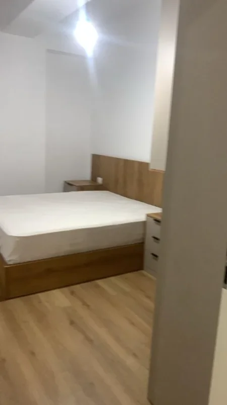 Tirane, jap me qera apartament 1+1+Ballkon Kati 1, 60 m² 400 € (Residenca Kaimi)