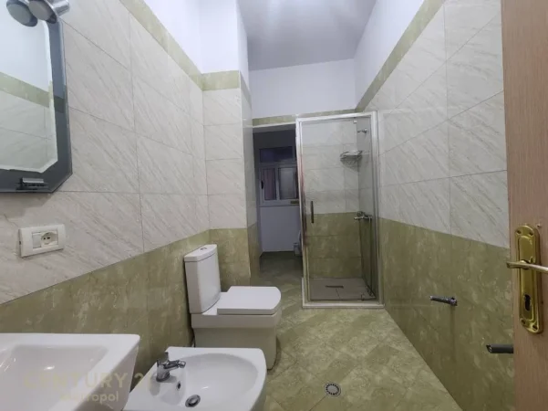 Tirane, jepet me qera apartament 1+1 Kati 5, 70 m² 400 € 
