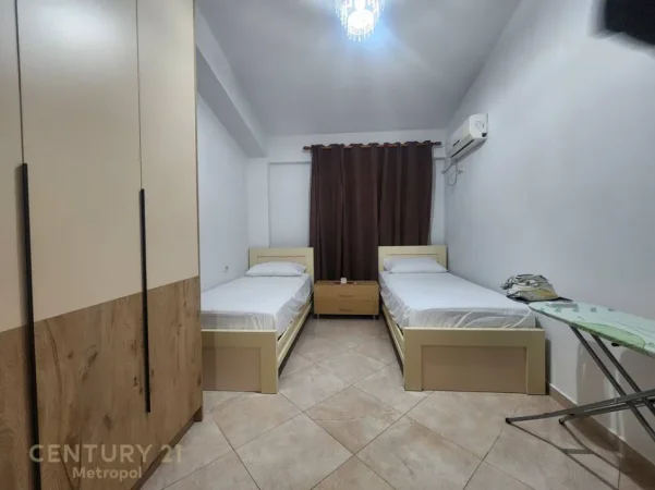 Tirane, jepet me qera apartament 1+1 Kati 5, 70 m² 400 € 