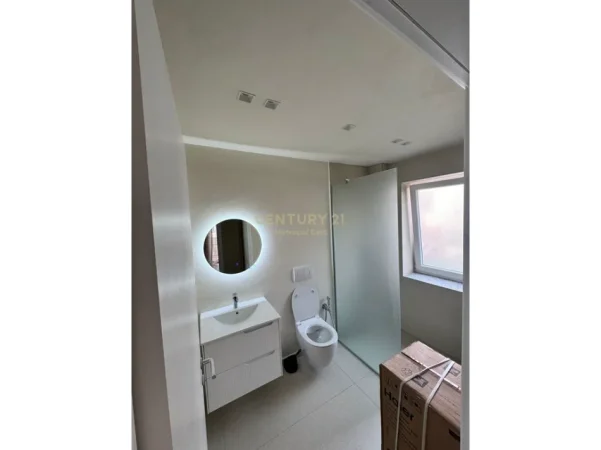 Tirane, jepet me qera apartament 2+1 Kati 1, 110 m² 1.000 € (rruga e durresit)