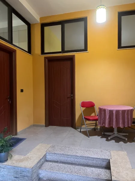Tirane, jepet me qera apartament 1+1 Kati 0, 350 € 