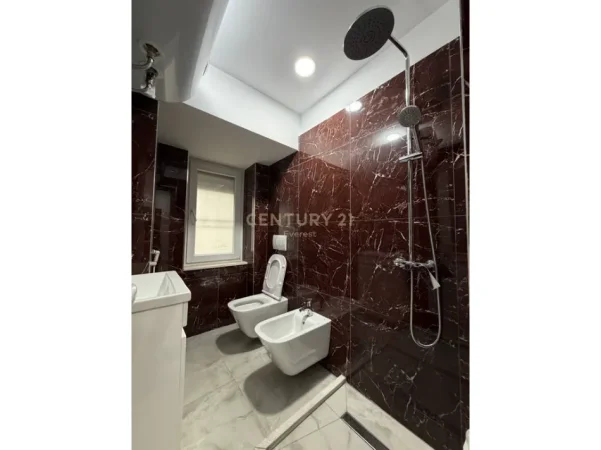 Tirane, jepet me qera apartament 2+1 Kati 2, 61 m² 600 € (Pediatria)