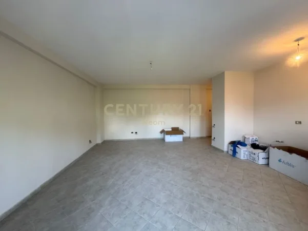 Tirane, shitet apartament 2+1+Ballkon Kati 2, 118 m² 120.000 € (astir)