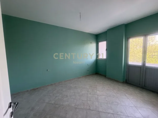 Tirane, shitet apartament 2+1+Ballkon Kati 2, 118 m² 120.000 € (astir)
