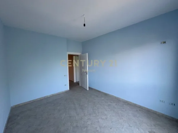 Tirane, shitet apartament 2+1+Ballkon Kati 2, 118 m² 120.000 € (astir)