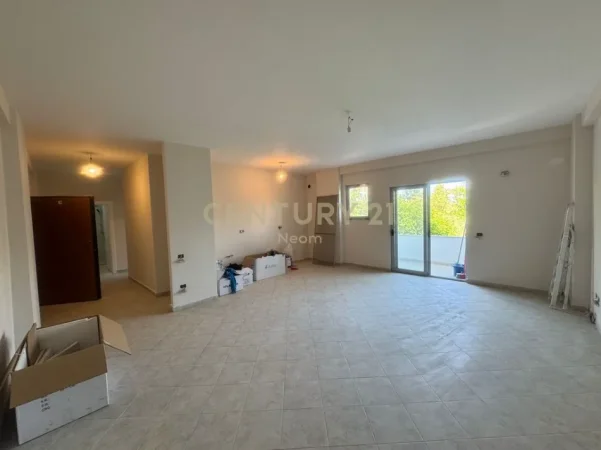 Tirane, shitet apartament 2+1+Ballkon Kati 2, 118 m² 120.000 € (astir)