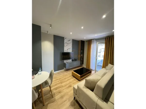 Tirane, jepet me qera apartament 1+1+Ballkon Kati 5, 43 m² 750 € (Blloku)