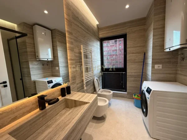 Tirane, shitet apartament 2+1+Ballkon Kati 9, 113 m² 410.000 € (rruga e kavajes)