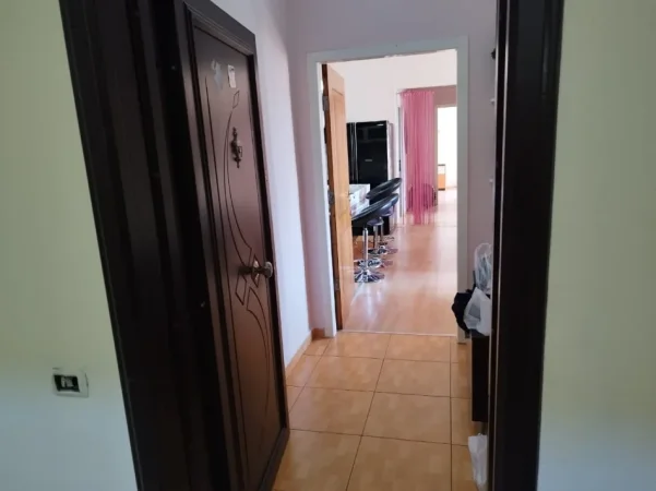 Tirane, jepet me qera apartament 2+1+Ballkon Kati 7, 94 m² 550 € (Rruga e dibres)