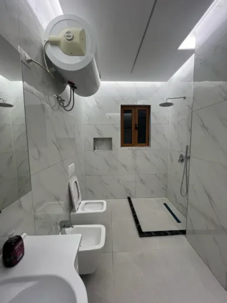 Tirane, jepet me qera apartament 3+1+Aneks+Ballkon , 120 m² 900 € 