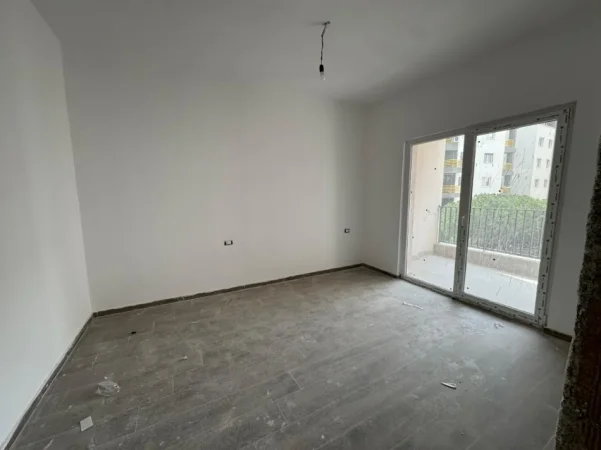 Tirane, jepet me qera zyre Kati 3, 70 m² 450 € (Rr. Dritan Hoxha kompleksi Aura)