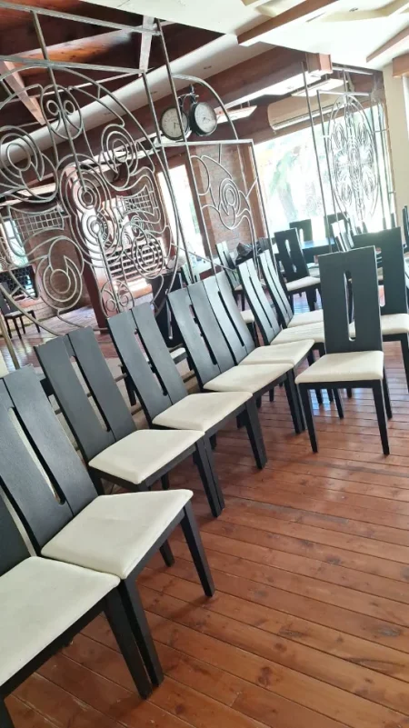 OKAZION. MBYLLET HOTEL GOLEM. SHITEN 25 TAVOLINA DRURI + 4 KARRIKE, Çmimi = 75€