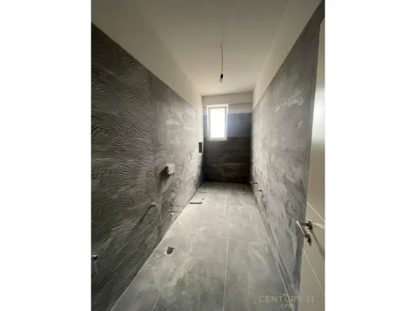 Tirane, shitet apartament 3+1+Ballkon Kati 4, 136 m² 415.000 € (komuna e parisit)
