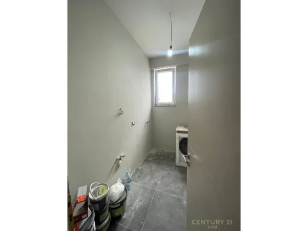 Tirane, shitet apartament 3+1+Ballkon Kati 4, 136 m² 415.000 € (komuna e parisit)
