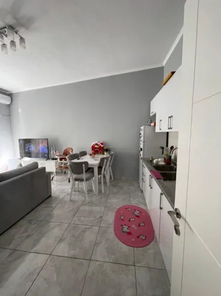 Tirane, shitet apartament 2+1+Ballkon Kati 3, 83 m² 128.000 € (Fresk)
