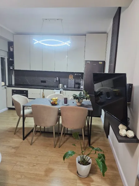 Tirane, shitet apartament 1+1 Kati 7, 49 m² 120.000 € (xhamlliku)