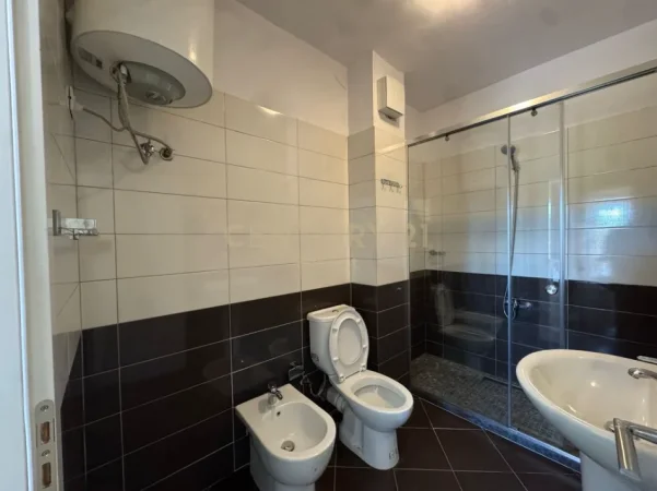 Tirane, jepet me qera apartament 2+1 Kati 2, 120 m² 895 € (KOPSHTI BOTANIK)