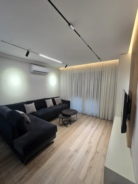 Tirane, shitet apartament 2+1 Kati 4, 103 m² 260.000 € (kinostudio)