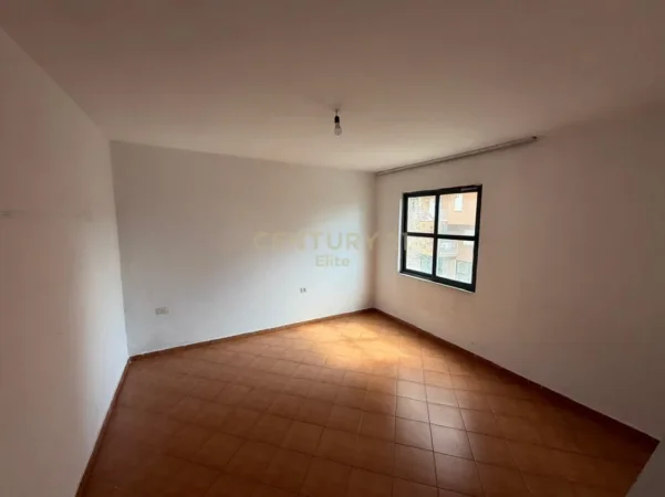 Tirane, shitet apartament 1+1 Kati 3, 75 m² 129.000 € (5 maji)