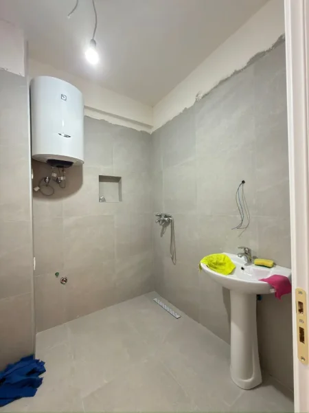 Tirane, jepet me qera Kati 3, 70 m² 450 € 