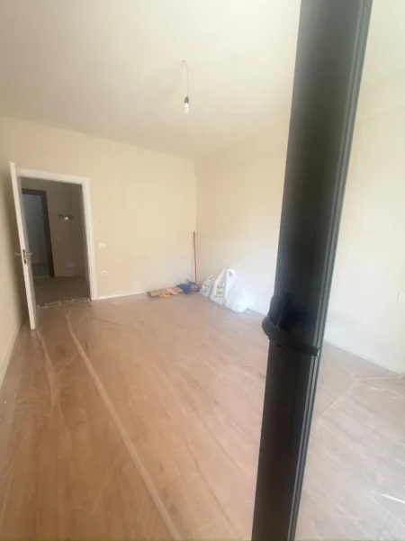 Tirane, jepet me qera Kati 3, 70 m² 450 € 