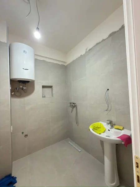 Tirane, jepet me qera Kati 3, 70 m² 450 € 