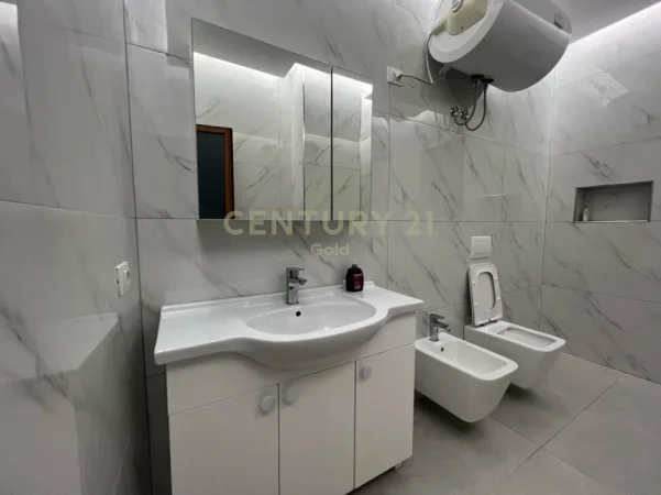 Tirane, jepet me qera apartament 3+1+Ballkon Kati 1, 145 m² 900 € (don bosko)