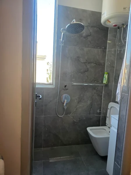 Shqiperi, jepet me qera 1+1 Kati 5, 60 m² 500 € 