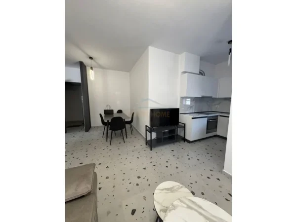 Tirane, jepet me qera apartament 1+1+Ballkon Kati 2, 65 m² 500 € (Rruga 5 Maji)