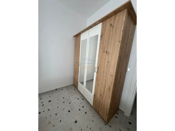 Tirane, jepet me qera apartament 1+1+Ballkon Kati 2, 65 m² 500 € (Rruga 5 Maji)